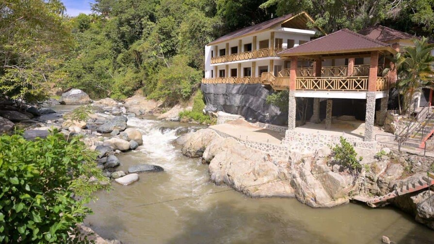 Desmantelan represa irregular en río Yabija