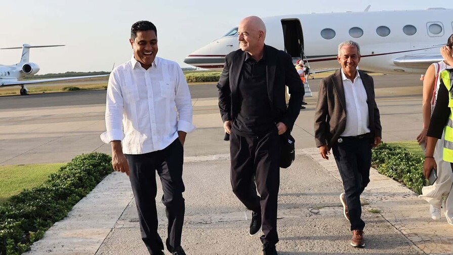 RD tendrá su mejor plantel de fútbol en la Liga de Naciones Kelvin Cruz recibe a Infantino y al presidente de la Concacaf a su llegada a República Dominicana