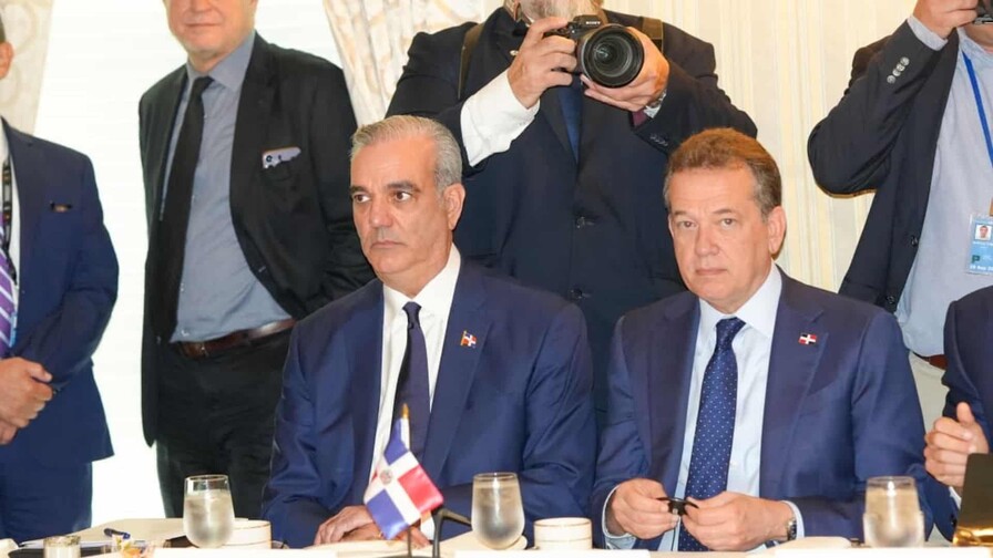 Abinader sobre la IA: “Se puede avanzar y regular al mismo tiempo”