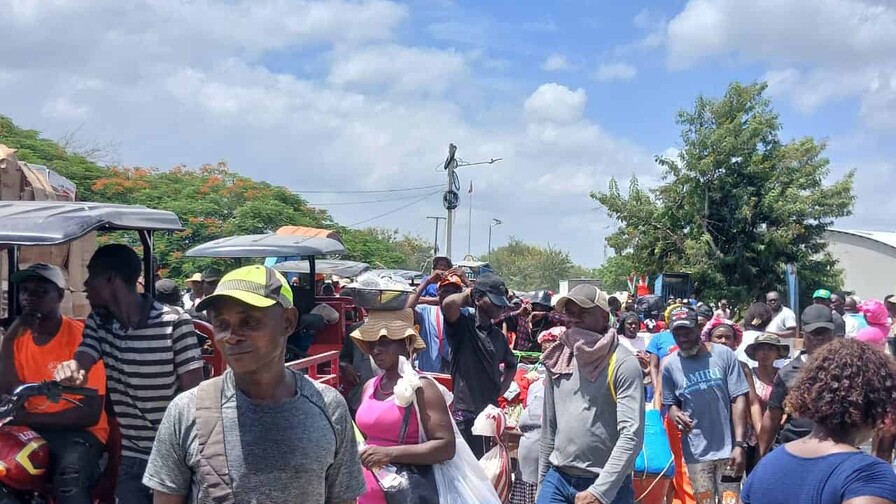 Posición oficial del gobierno dominicano ante restricciones haitianas a productos dominicanos Haití bloquea entrada de productos dominicanos y refuerza vigilancia en puente fronterizo de Dajabón