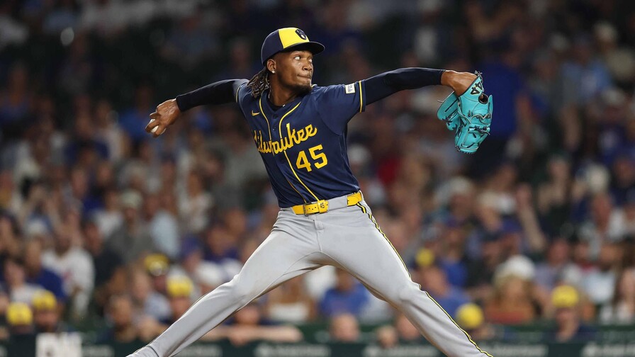 Abner Uribe, el brazo dominicano que sostiene el bullpen de Milwaukee