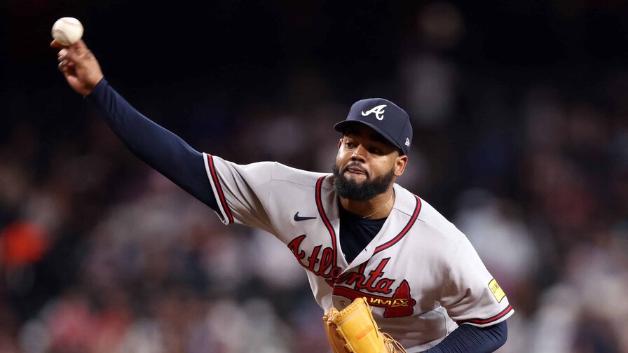 Chris Sale alcanza los 200 ponches por novena vez Los Bravos activan al dominicano Reynaldo López, pero pierden a Bryce Elder por cirugía