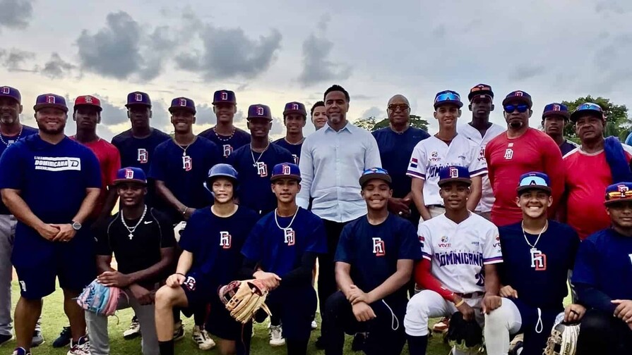 Nelson Cruz lleva mensaje de motivación a la selección U15