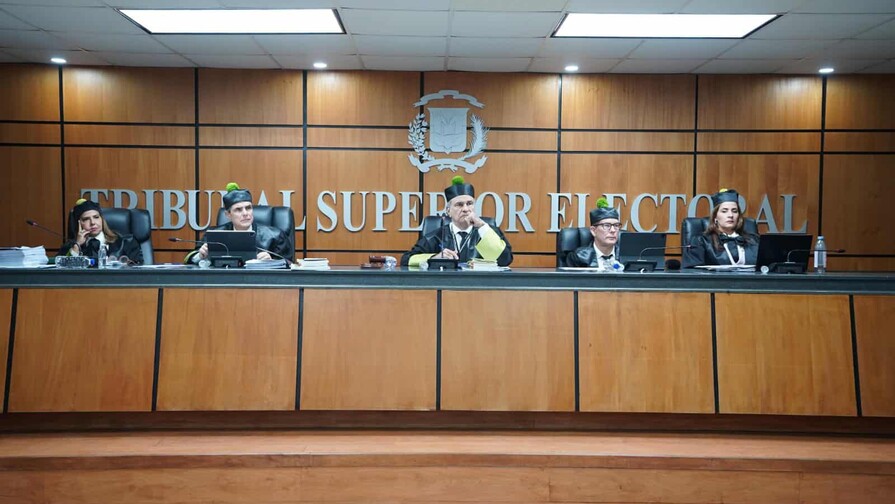 PLD convoca consulta aspirantes presidenciales para octubre El PLD gana una batalla, pero impugnación contra su consulta se mantiene en el TSE