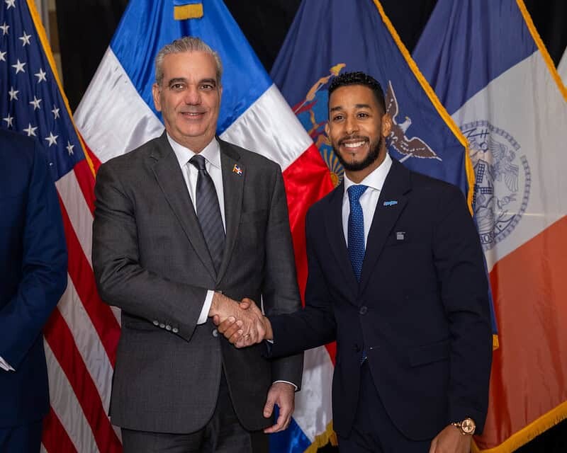 Abinader encabezará inauguración de estancia infantil y carreteras Abinader se reúne con el presidente de Brooklyn, el dominicano Antonio Reynoso