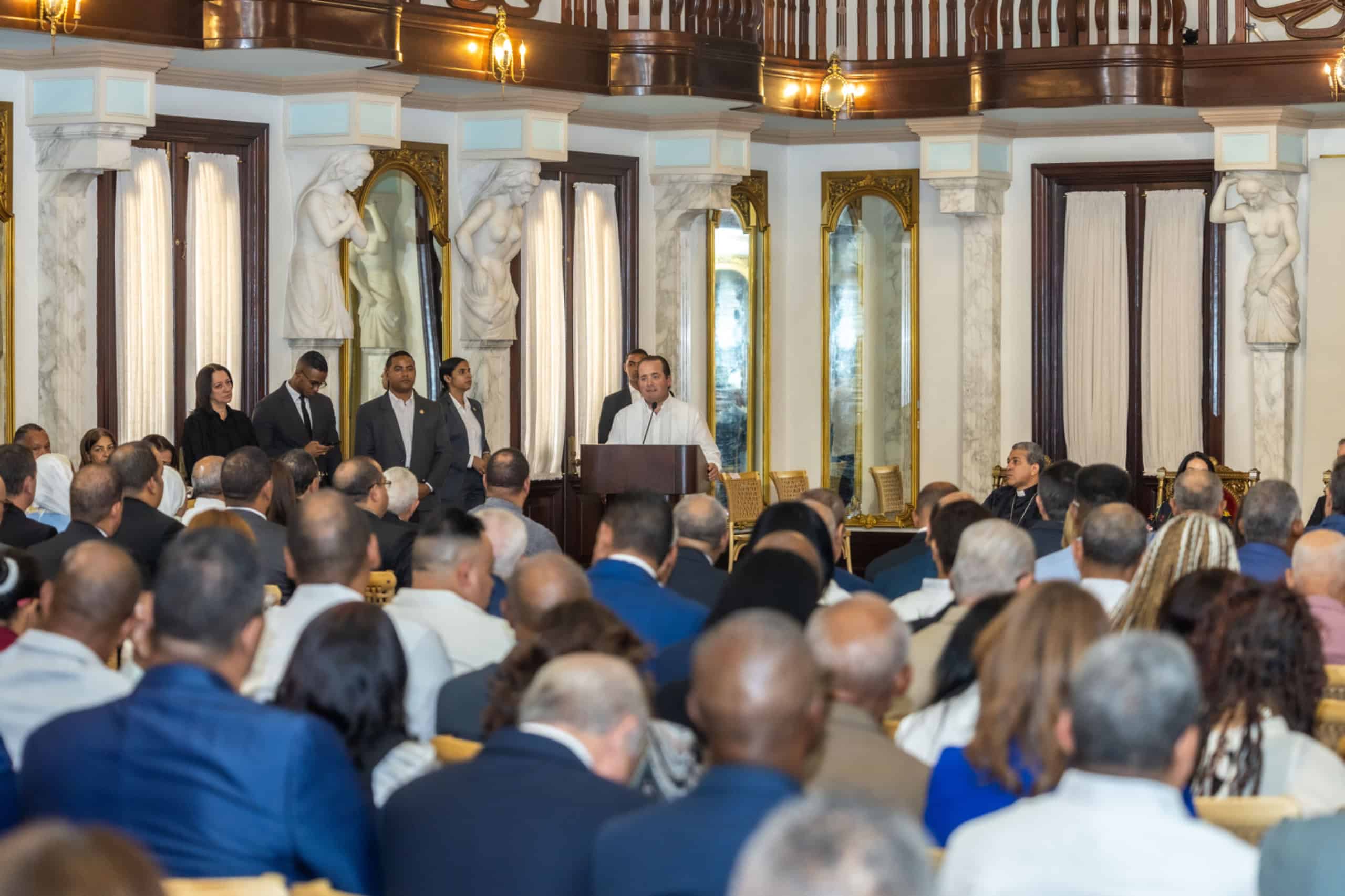 El ministro de la Presidencia, José Ignacio Paliza, señaló que la jornada de oración nos convoca a unir la fe con la acción previo al simulacro nacional de evacuación por terremoto.