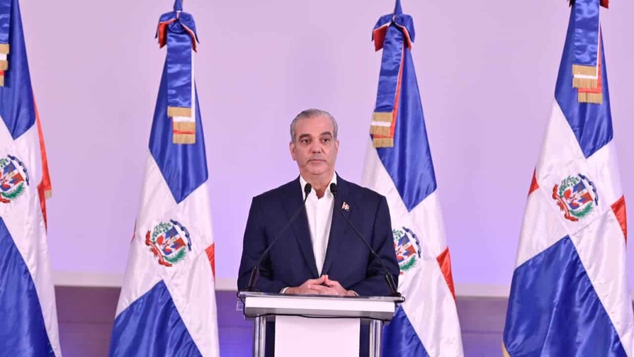 Luis Abinader inicia agenda de trabajo en Santiago Luis Abinader advierte que todas las empresas deben cumplir la ley sin importar su nacionalidad