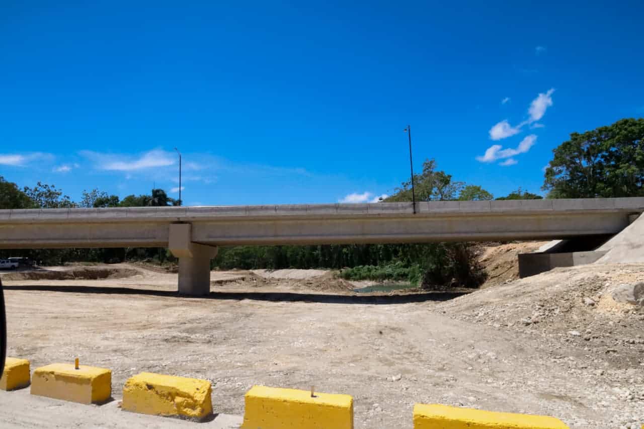 El nuevo puente sobre el río Camú en Puerto Plata fue construido por el Ministerio de Obras Públicas. 