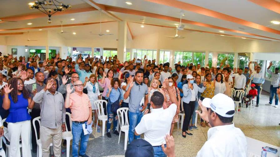Milton Morrison juramenta nuevos miembros de País Posible País Posible juramenta nuevos miembros