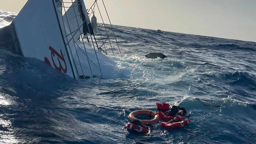 Armada rescata a dos extranjeros tras naufragio de embarcación cerca de Puerto Plata