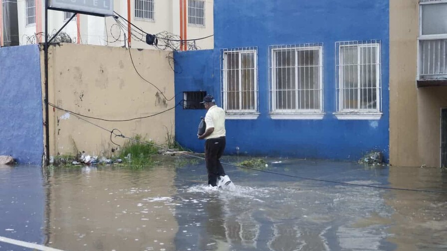 Clima en RD: las lluvias continuarán hasta el viernes Lluvias provocan inundaciones urbanas y taponamientos en el Gran Santo Domingo