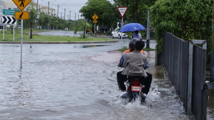 COE eleva a 22 las provincias en alerta por la incidencia de dos vaguadas que interactúan en el país
