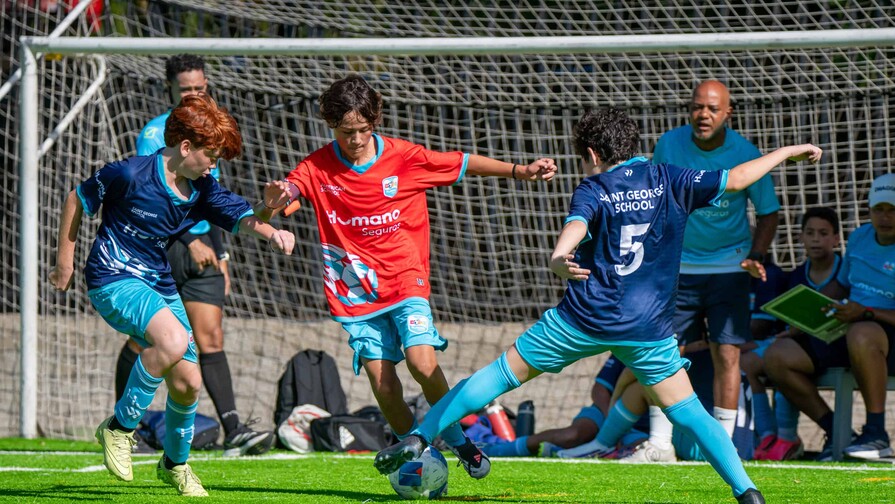 American School y St. Michael’s triunfan en la apertura de la Copa de Fútbol Humano Seguros