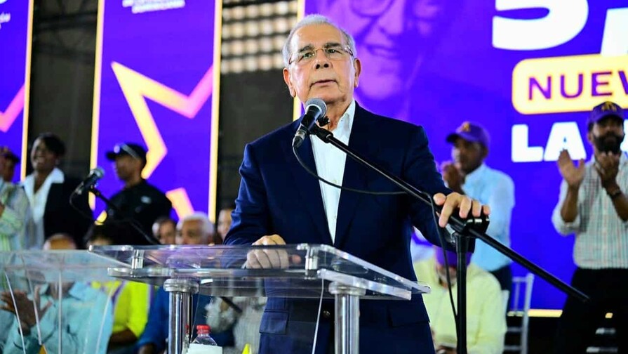 Gonzalo Castillo en Barahona tras cancelación de consulta interna Lo que dice Danilo a Abinader: Prefirió sacarse los dos ojos con tal de sacarme uno a mí”