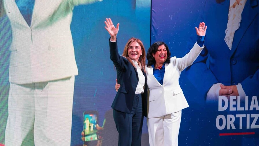 Carolina Mejía recibe apoyo de Anny Mambrú y Jesús Colón para 2028
