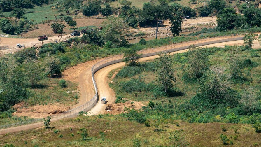 Gobierno anuncia que inaugurará 38 kilómetros de verja fronteriza El Gobierno anuncia construcción de 14.5 kilómetros de verja fronteriza en Jimaní