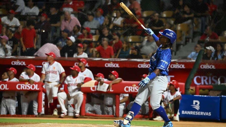 Emilio Bonifacio rompe récord, Licey le gana al Escogido VIDEO | Jesús Madé debuta con jonrón de 408 pies y Tigres aplastan a los Leones en noche inaugural