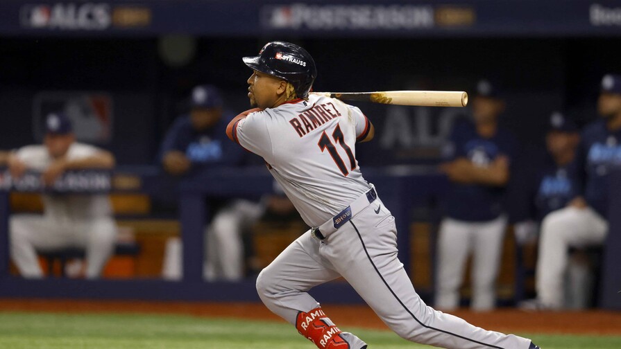 Ramírez apunta a encausar en playoffs año accidentado José Ramírez aporta 2 hits y un robo en triunfo de Cleveland que lidera 2-1 la serie sobre los Rays