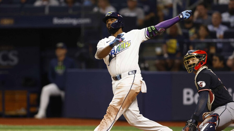 VIDEO |  Junior Caminero rompe la pantalla del estadio de Milwaukee antes de la Serie Mundial