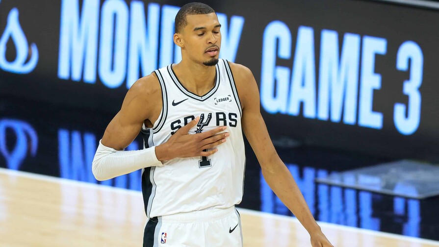 NBA: Kyrie Irving lidera la anotación de Dallas en Macao en su regreso La estrella francesa de la NBA Wemby apoya protestas de estudiantes en Francia