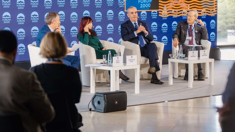 Abinader promueve inversiones en turismo y zonas francas en Italia