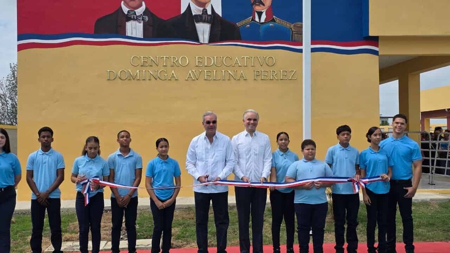 Luis Abinader inaugura carretera Nizao-Sabana Larga-Ocoa El Gobierno inaugura dos planteles escolares en Jánico