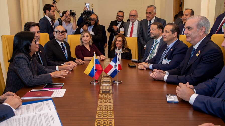 Abinader busca compra de combustibles a Venezuela