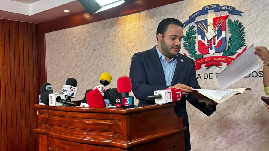 Diputado somete proyecto que eleva pensiones al 70 % del salario y reduce ganancias de las AFP