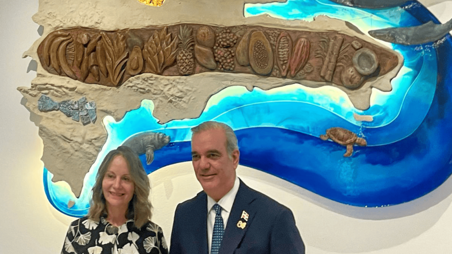 Abinader inaugura el Salón Dominicano en la FAO con una obra de Victoria Thomen