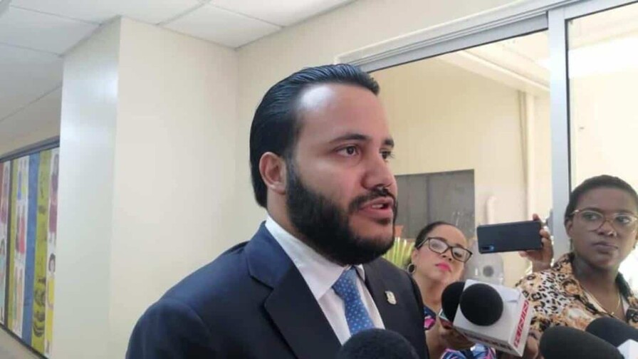 Genao acusa a la cúpula reformista de dirigir el partido por WhatsApp; será diputado independiente