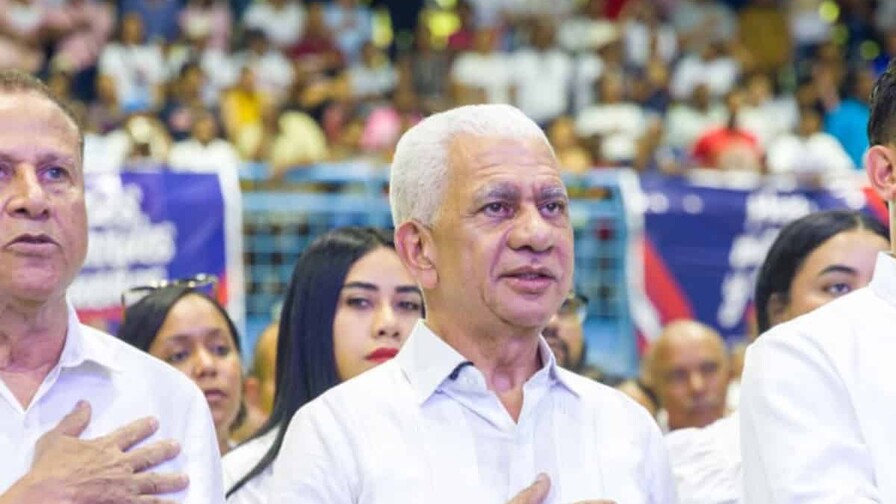 Carolina Mejía juramenta comandos provinciales de juventud Ricardo de los Santos juramenta a representantes del sector construcción en apoyo a Carolina Mejía