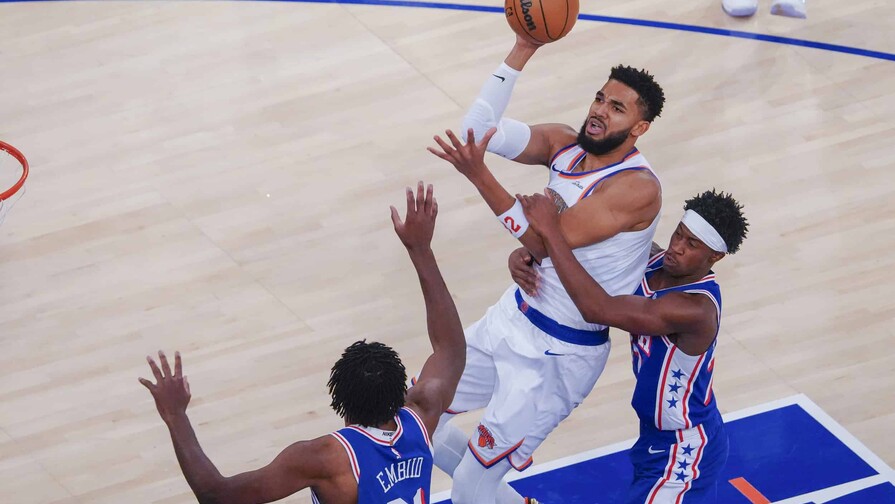 Karl-Anthony Towns anota 22, pero LeBron James conduce a Filadelfia Karl-Anthony Towns anota 22, pero LeBron James conduce a Filadelfia
