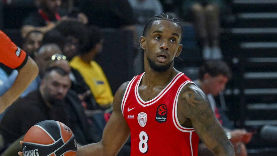 El dominicano Montero lidera al Olympiacos para acceder a la final de la Supercopa