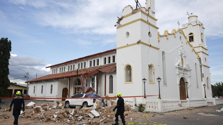 Un hotel y una iglesia colapsan en zona afectada por el terremoto de 7.7 en Panamá