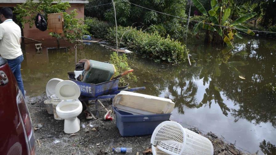 Inundaciones y varias localidades incomunicadas en en La Vega y Puerto Plata
