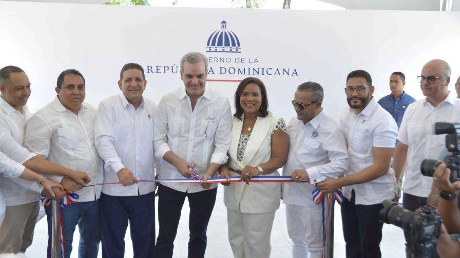 Luis Abinader inaugura puente sobre el río La Leonora Abinader continúa jornada de inauguraciones en Santiago y Monseñor Nouel