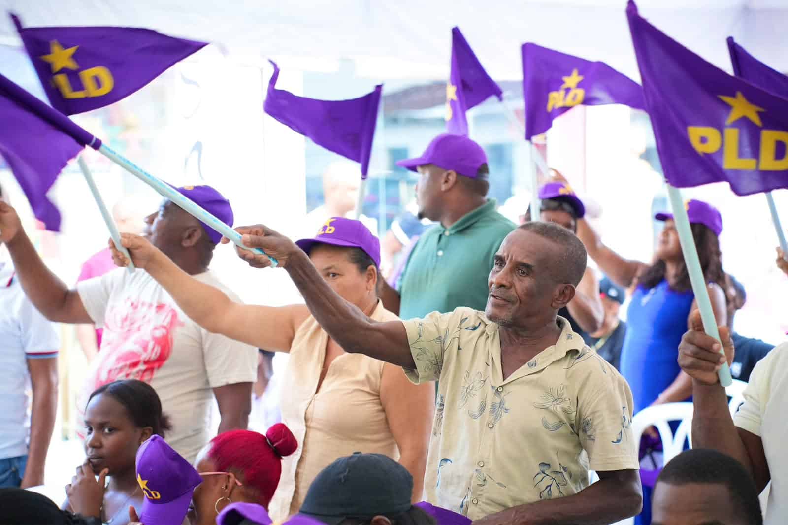 Los peledeístas que acudieron al evento.